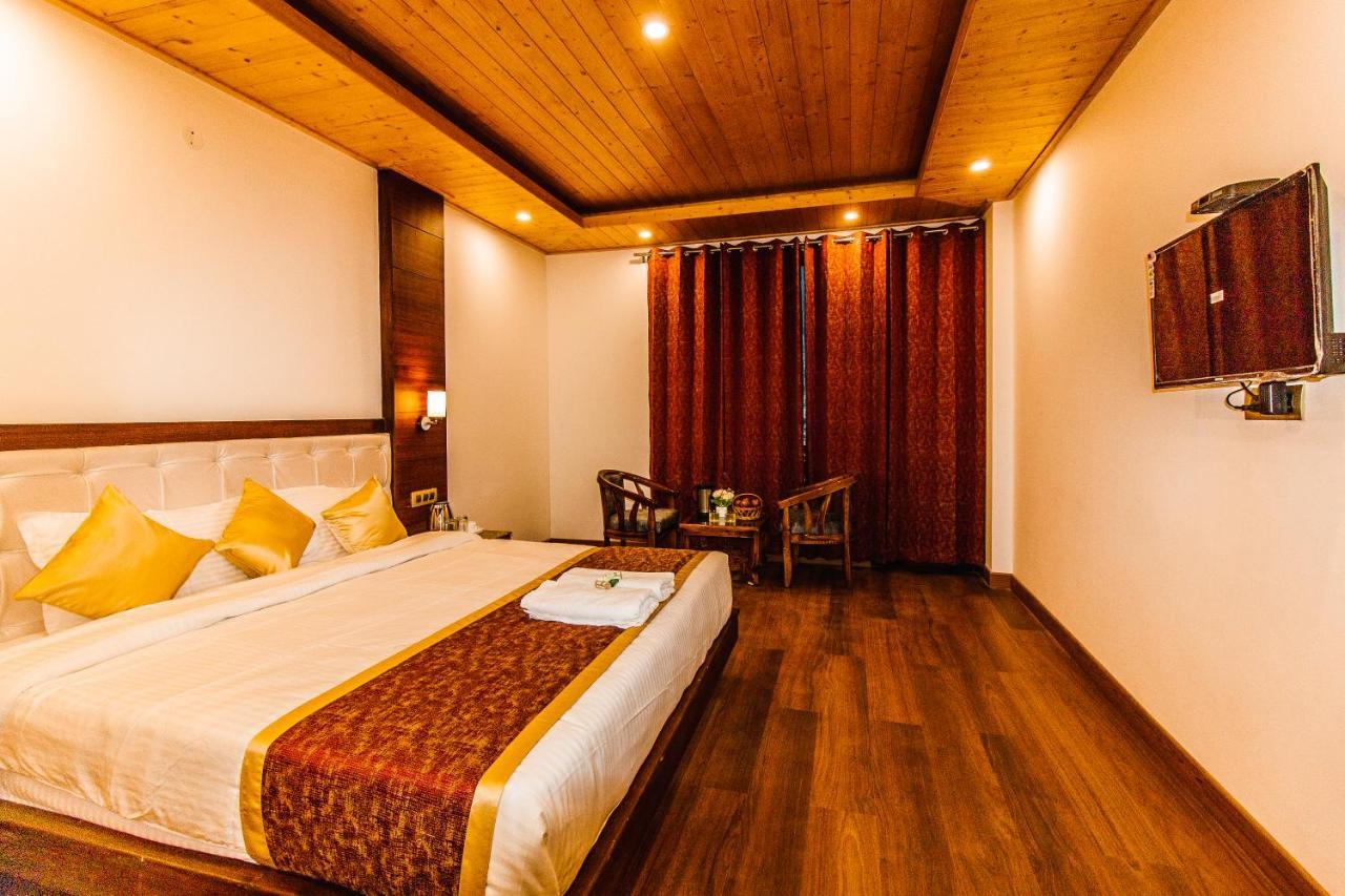 Hotel Misty Mountain Manali Esterno foto
